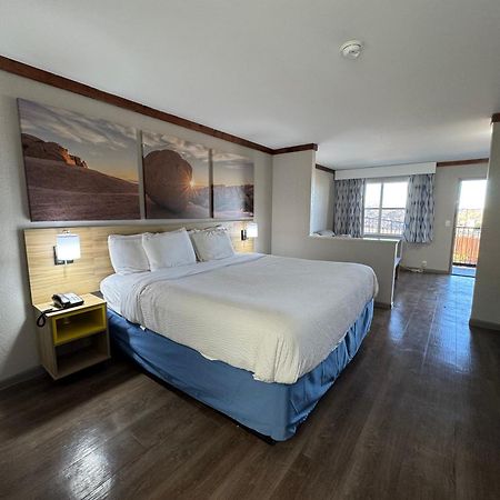 Days Inn By Wyndham Suites Φρέντερικσμπεργκ Εξωτερικό φωτογραφία