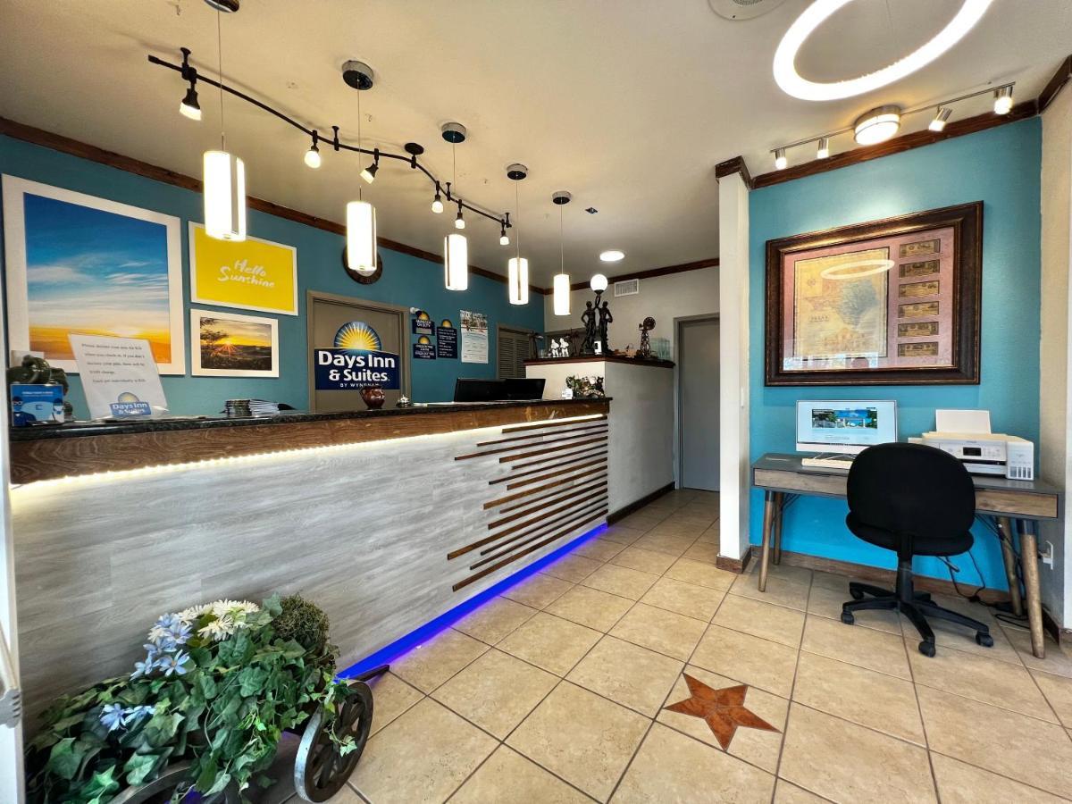 Days Inn By Wyndham Suites Φρέντερικσμπεργκ Εξωτερικό φωτογραφία