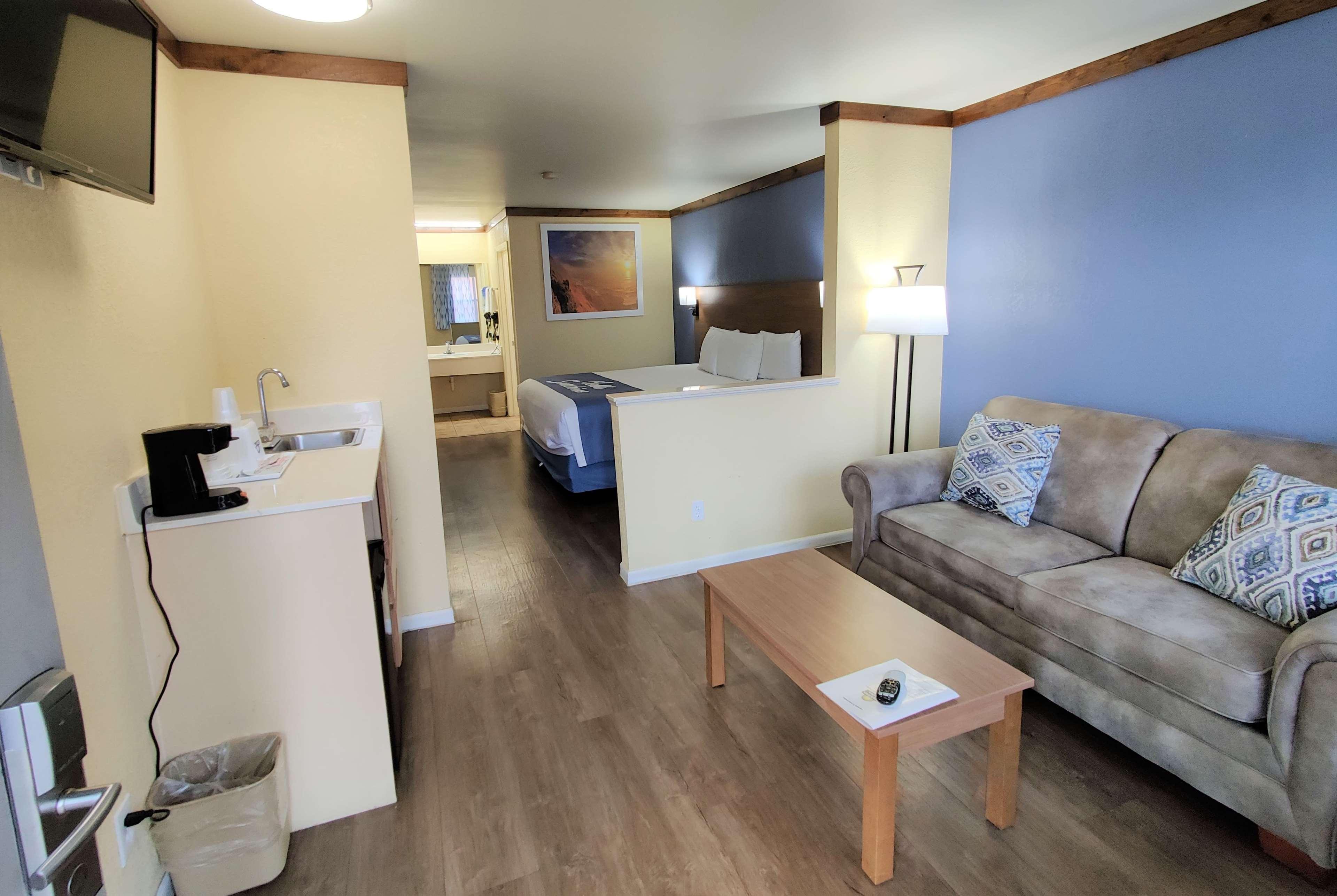 Days Inn By Wyndham Suites Φρέντερικσμπεργκ Εξωτερικό φωτογραφία