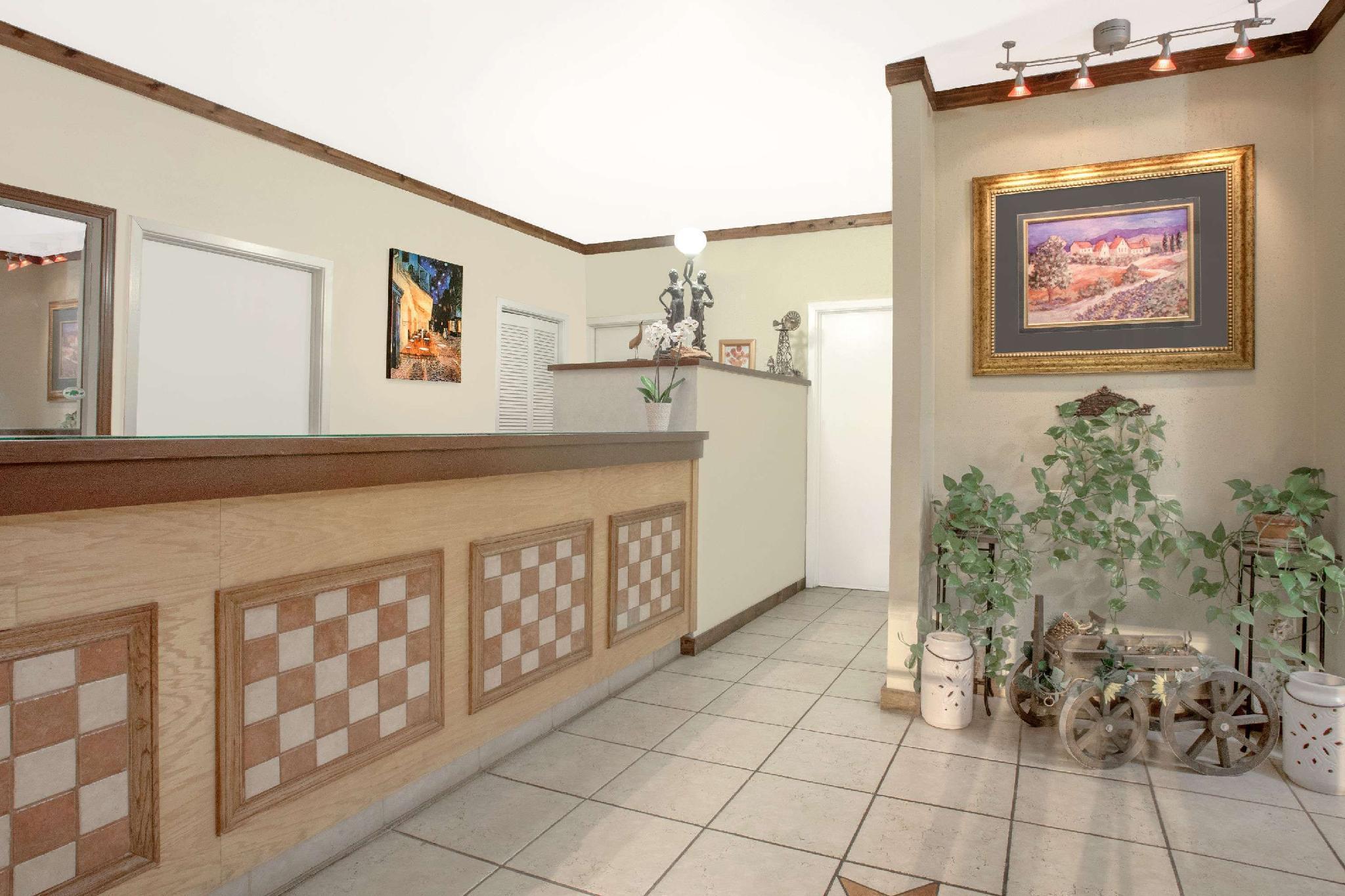 Days Inn By Wyndham Suites Φρέντερικσμπεργκ Εξωτερικό φωτογραφία