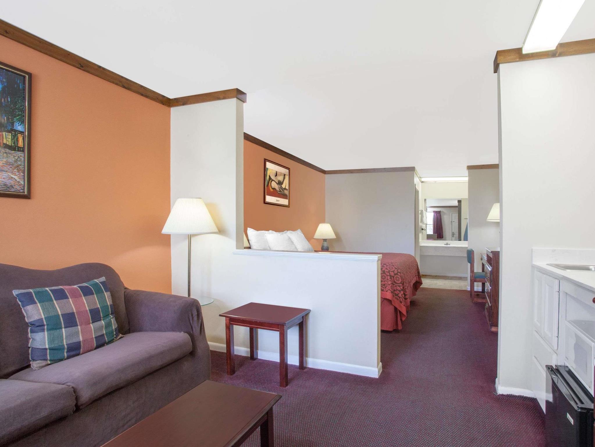 Days Inn By Wyndham Suites Φρέντερικσμπεργκ Εξωτερικό φωτογραφία