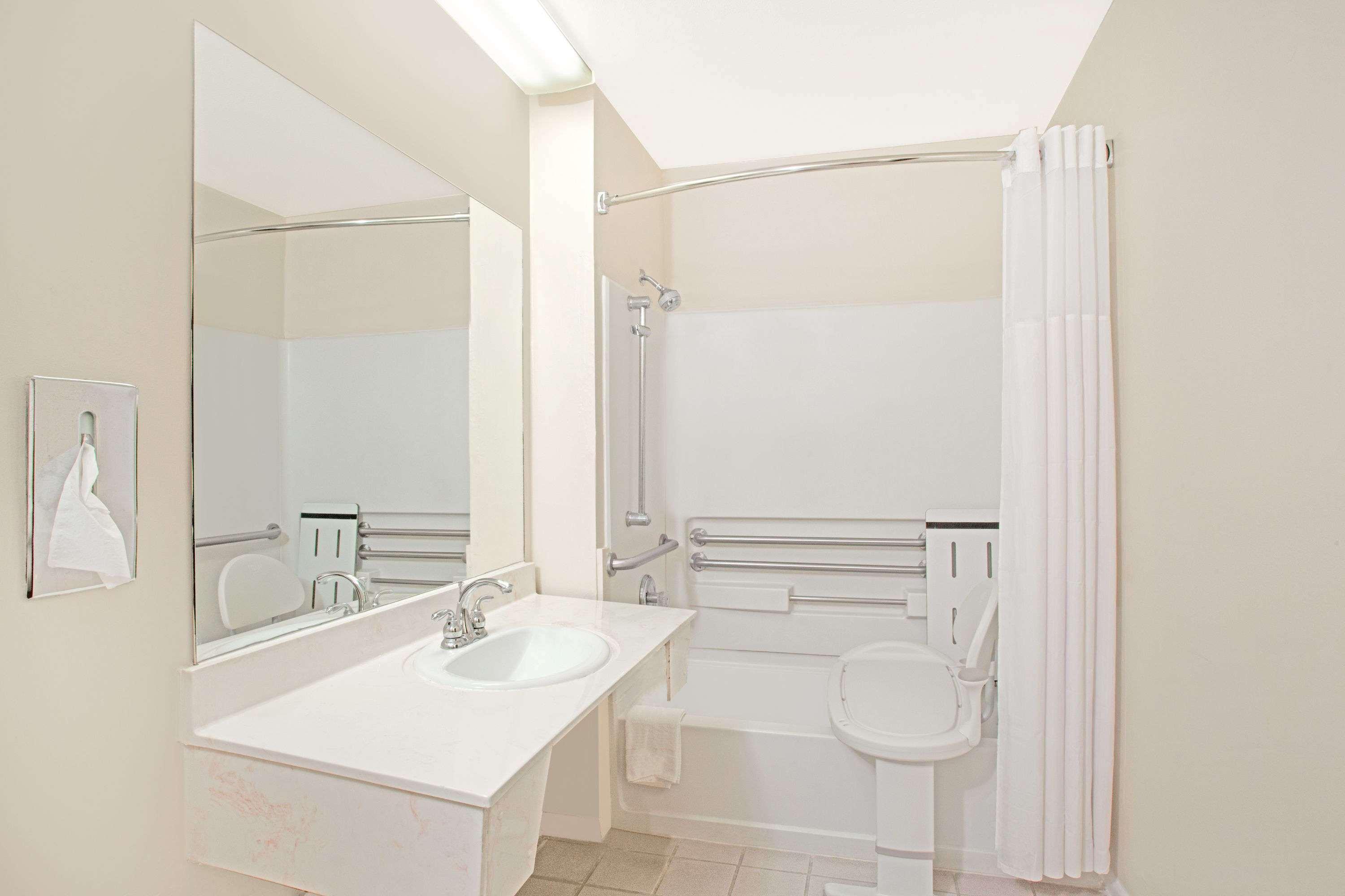 Days Inn By Wyndham Suites Φρέντερικσμπεργκ Εξωτερικό φωτογραφία