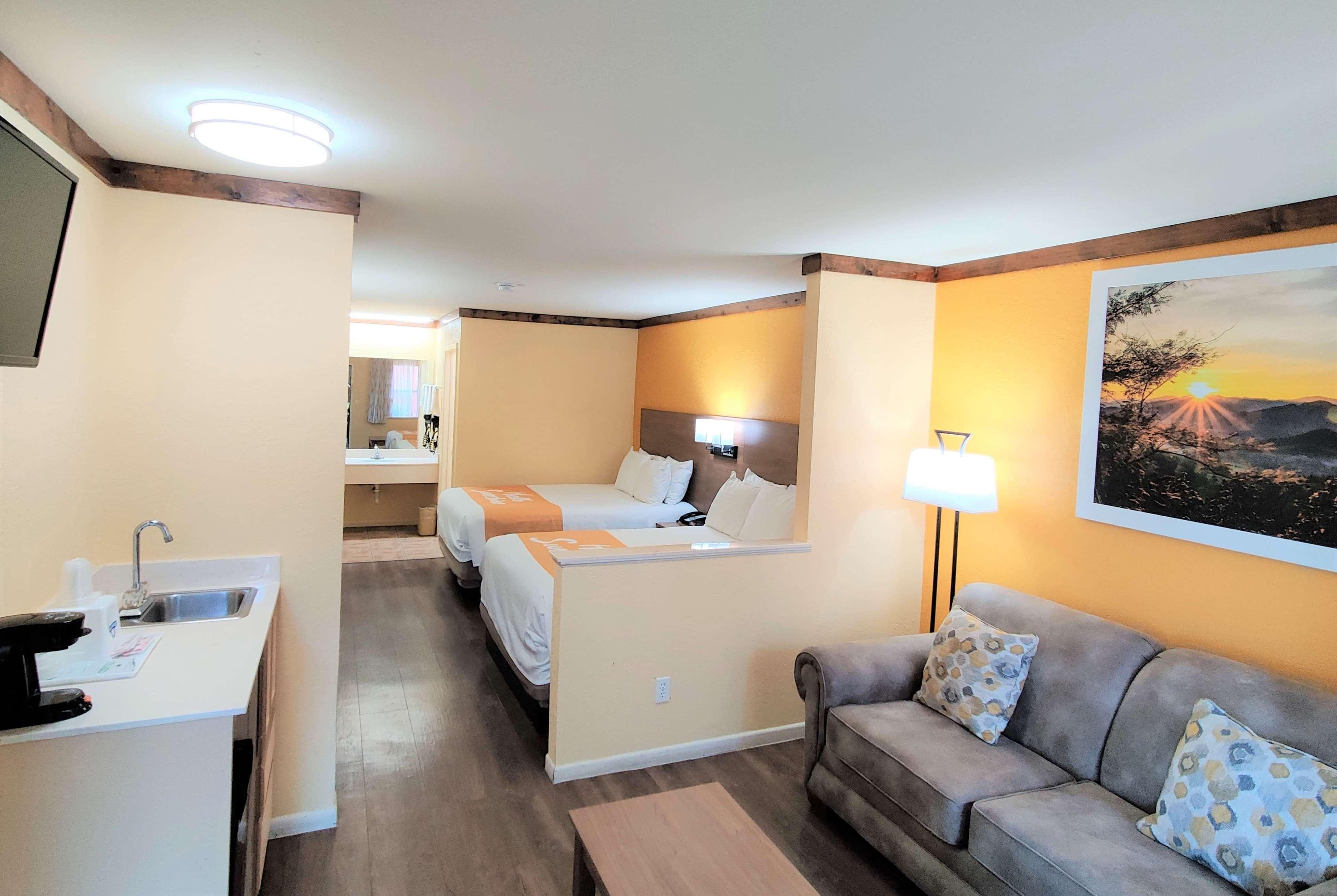Days Inn By Wyndham Suites Φρέντερικσμπεργκ Εξωτερικό φωτογραφία