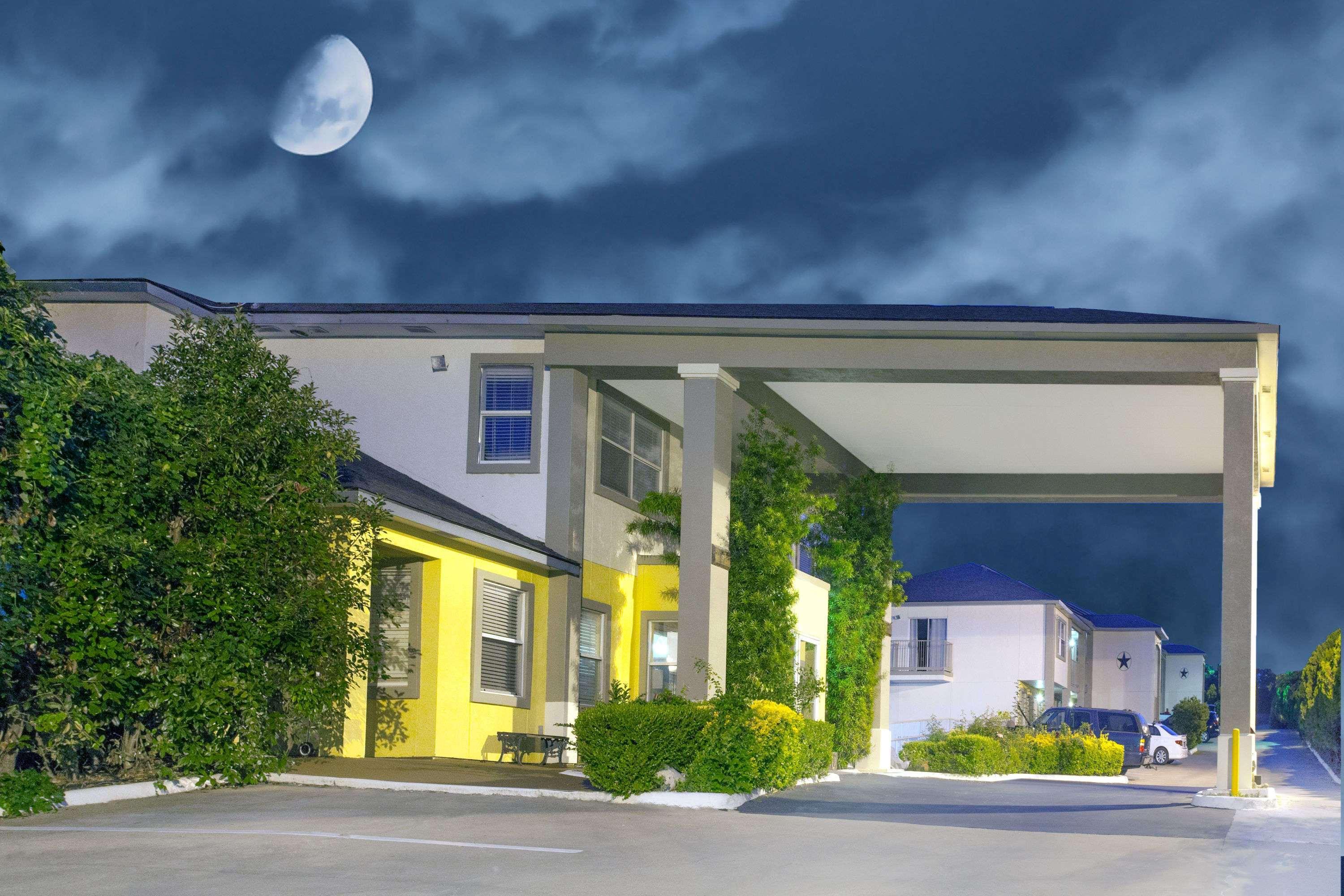 Days Inn By Wyndham Suites Φρέντερικσμπεργκ Εξωτερικό φωτογραφία