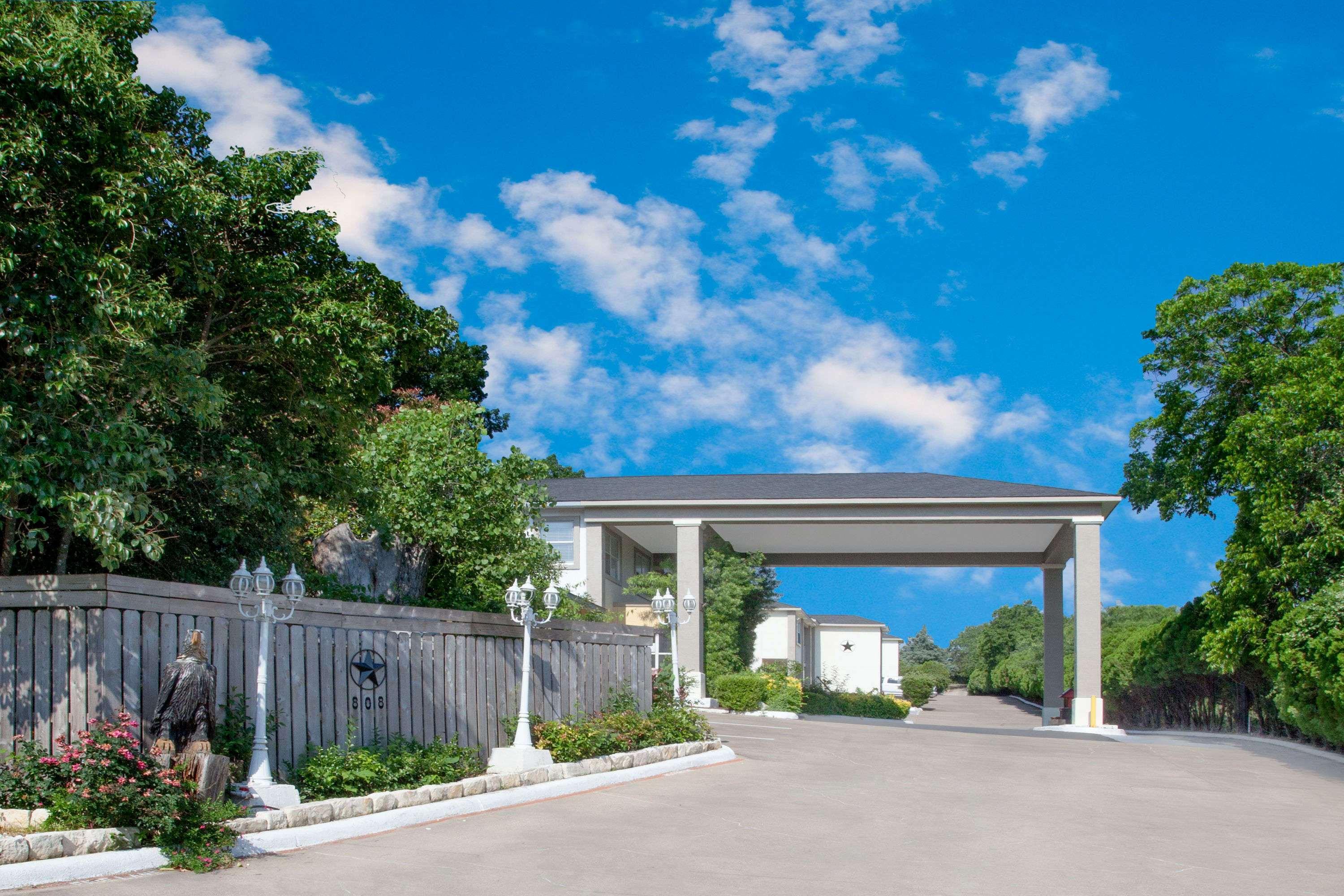Days Inn By Wyndham Suites Φρέντερικσμπεργκ Εξωτερικό φωτογραφία