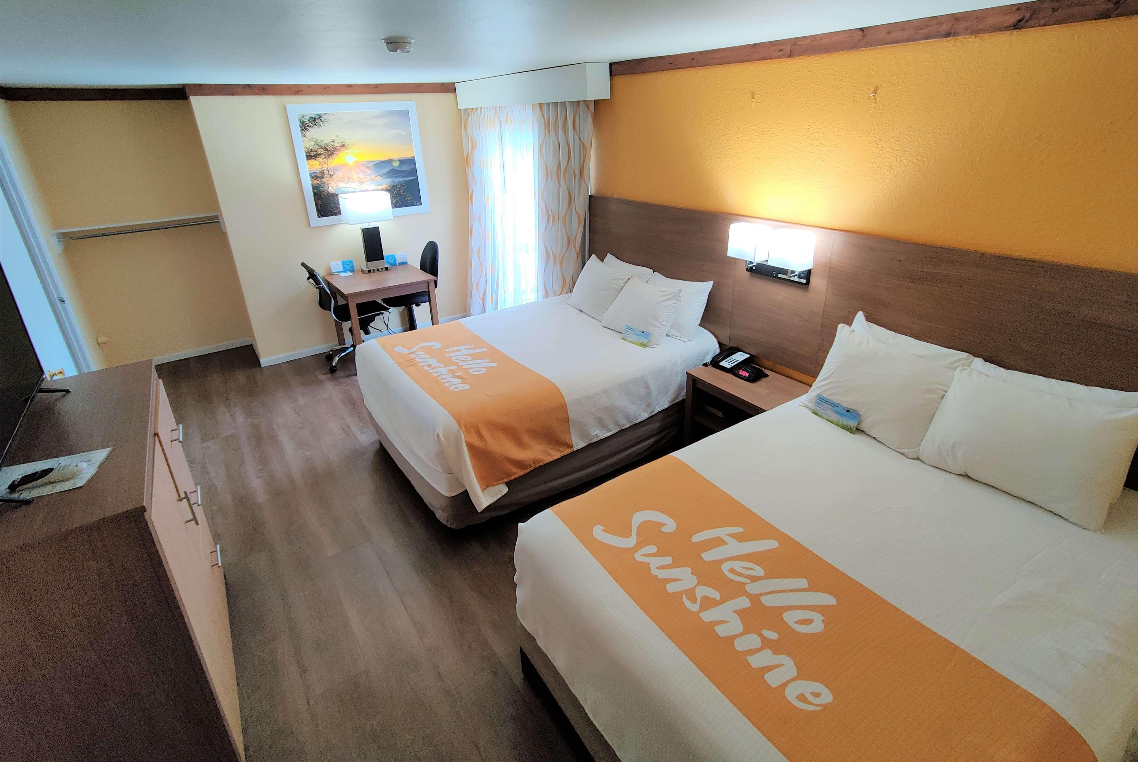 Days Inn By Wyndham Suites Φρέντερικσμπεργκ Εξωτερικό φωτογραφία