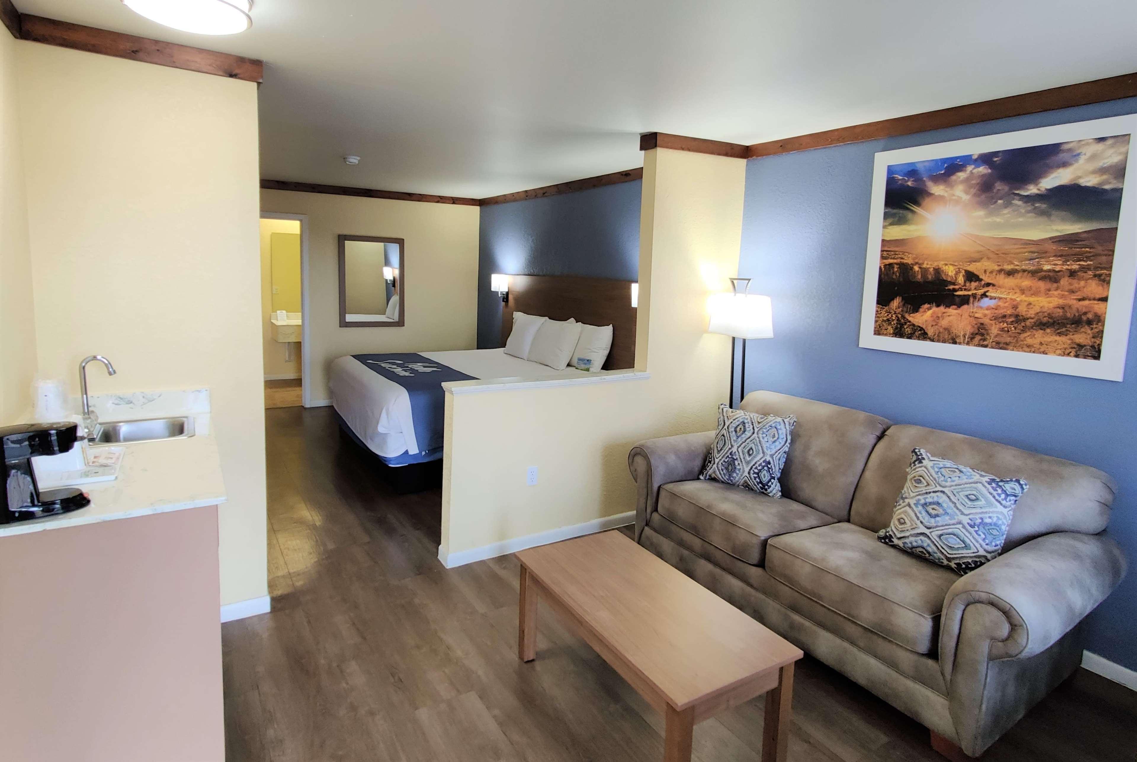 Days Inn By Wyndham Suites Φρέντερικσμπεργκ Εξωτερικό φωτογραφία