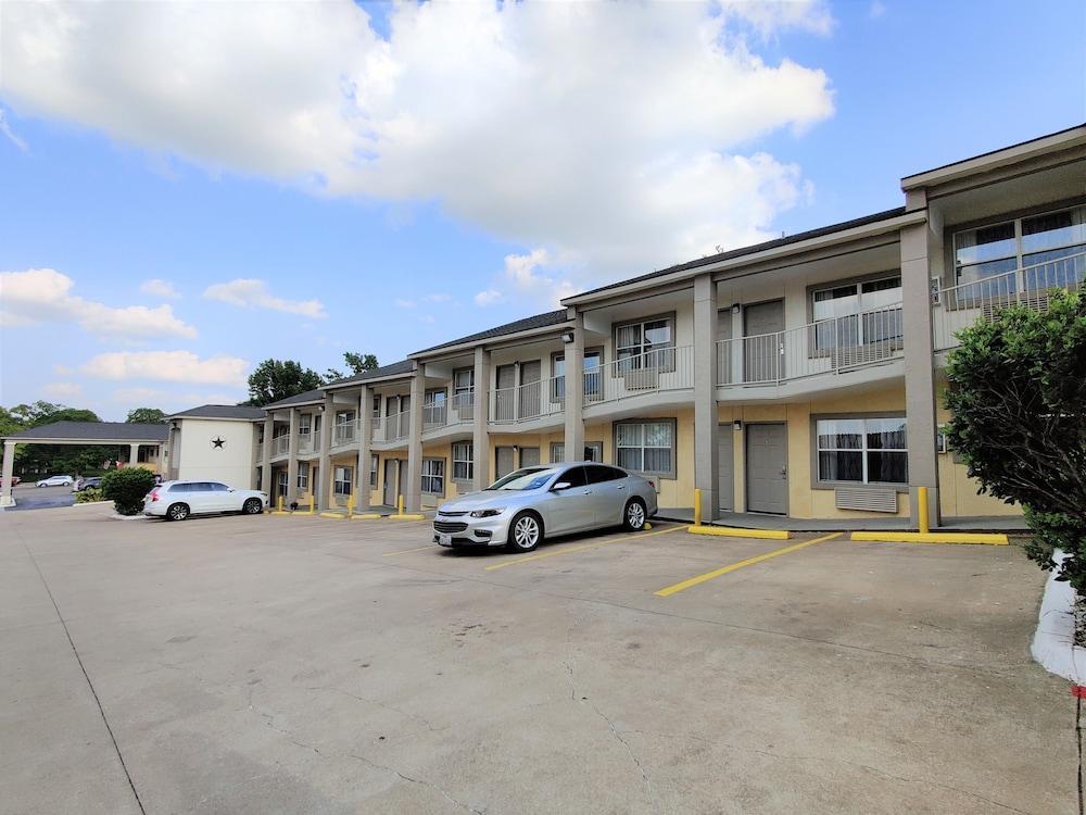 Days Inn By Wyndham Suites Φρέντερικσμπεργκ Εξωτερικό φωτογραφία