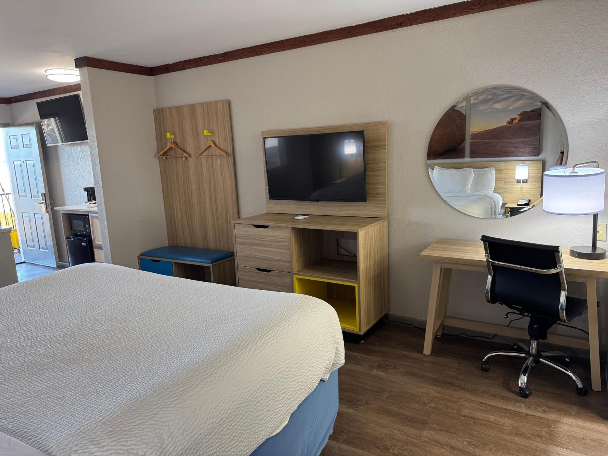 Days Inn By Wyndham Suites Φρέντερικσμπεργκ Εξωτερικό φωτογραφία