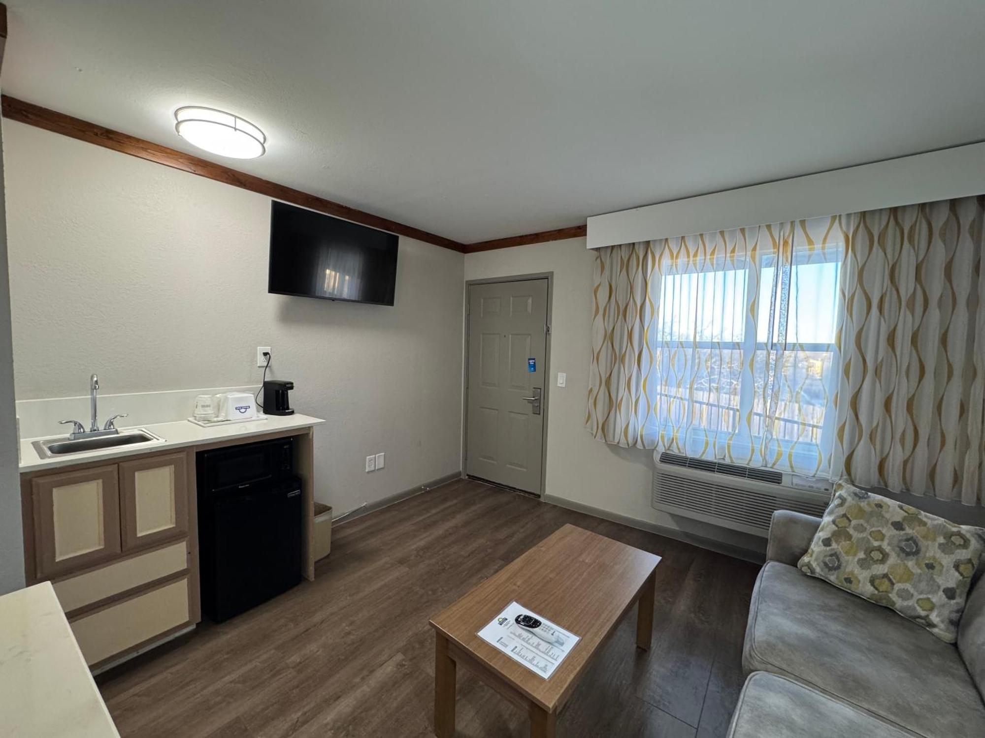 Days Inn By Wyndham Suites Φρέντερικσμπεργκ Εξωτερικό φωτογραφία