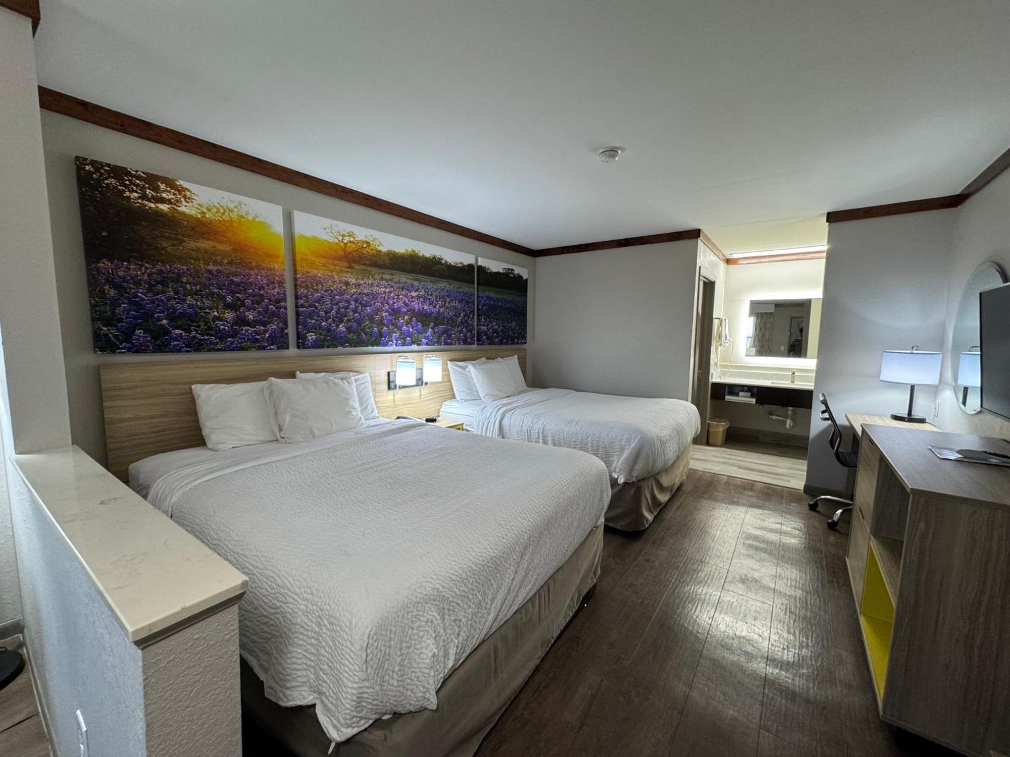 Days Inn By Wyndham Suites Φρέντερικσμπεργκ Εξωτερικό φωτογραφία