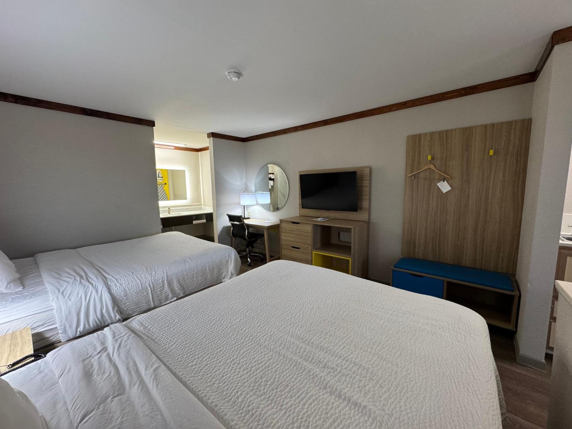Days Inn By Wyndham Suites Φρέντερικσμπεργκ Εξωτερικό φωτογραφία