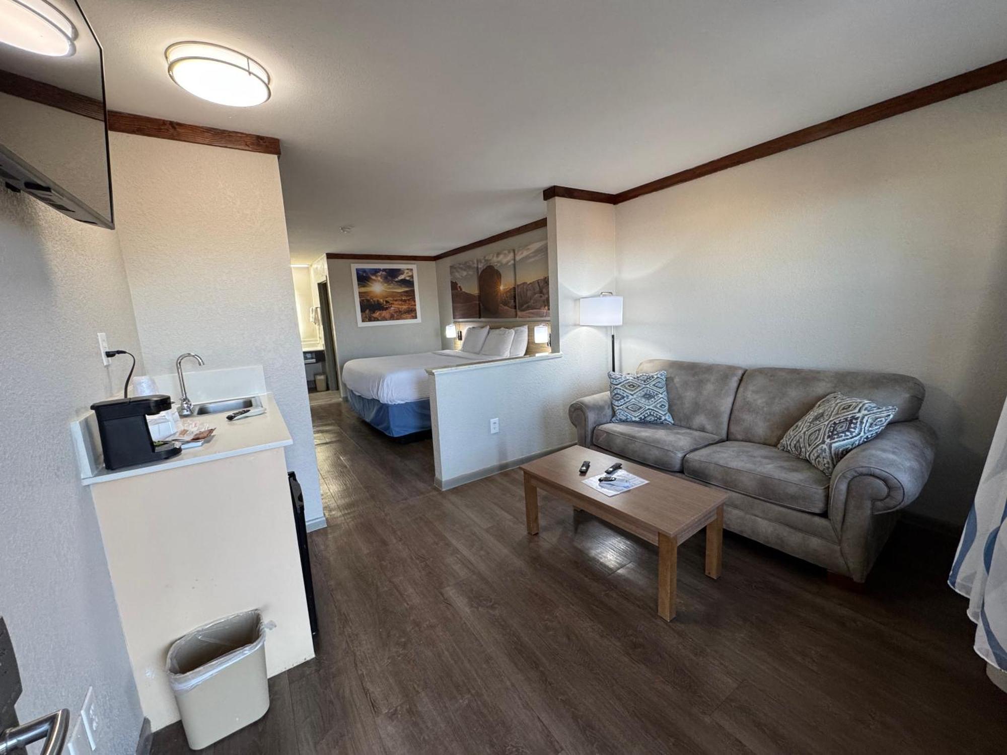 Days Inn By Wyndham Suites Φρέντερικσμπεργκ Εξωτερικό φωτογραφία