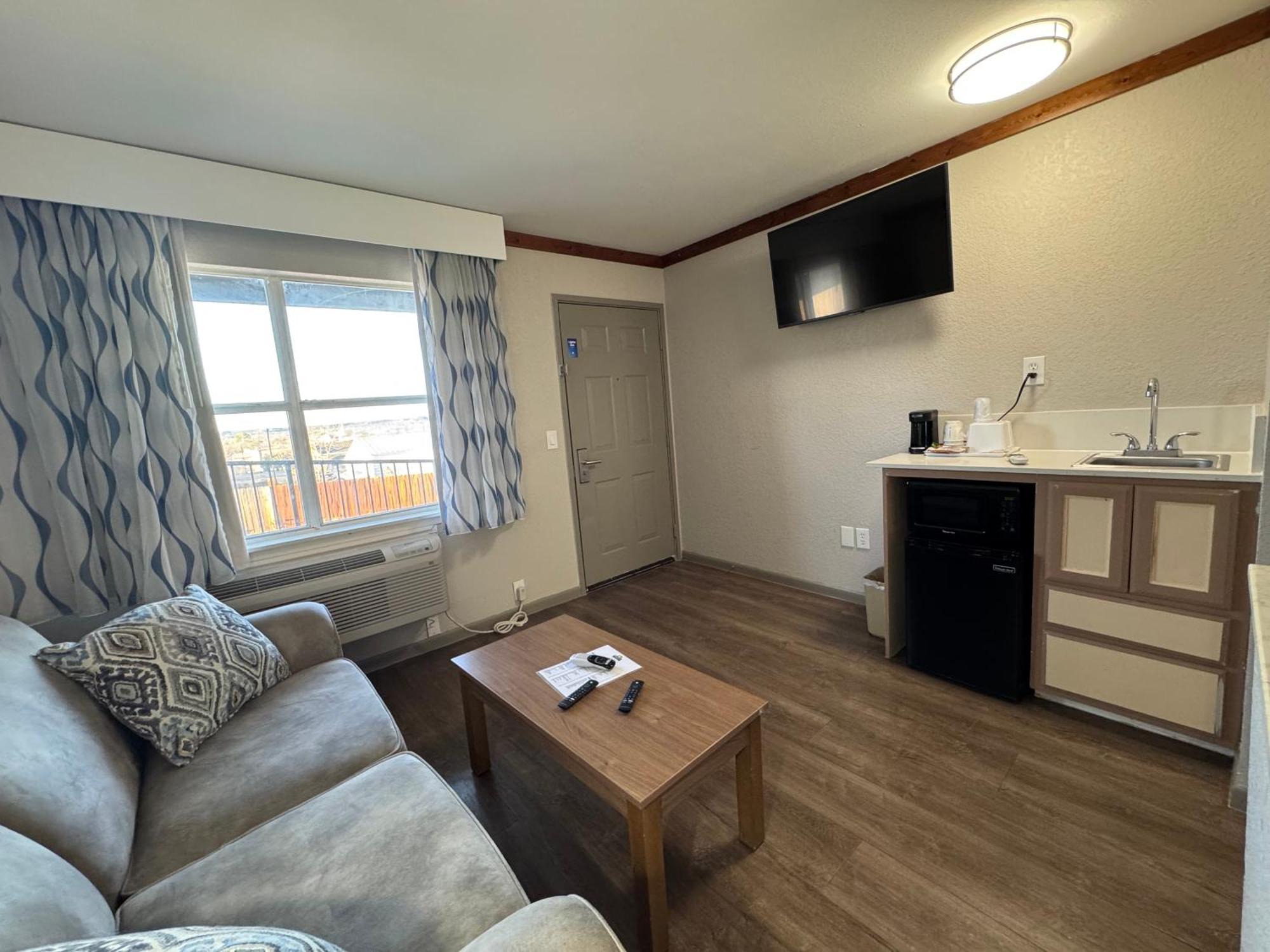 Days Inn By Wyndham Suites Φρέντερικσμπεργκ Εξωτερικό φωτογραφία