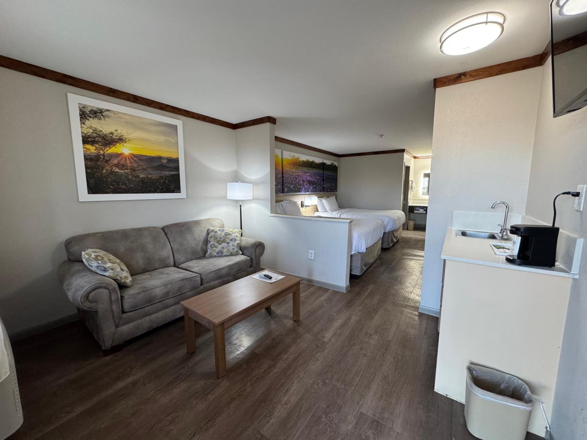 Days Inn By Wyndham Suites Φρέντερικσμπεργκ Εξωτερικό φωτογραφία