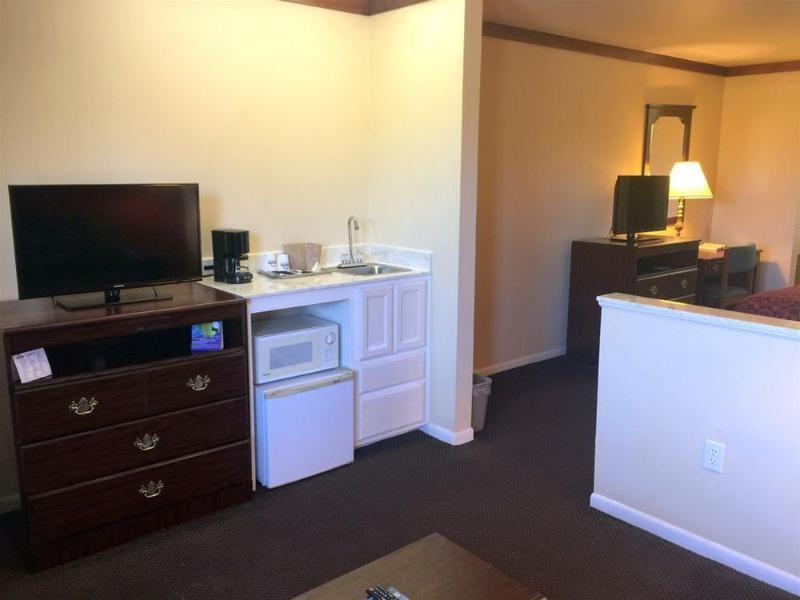 Days Inn By Wyndham Suites Φρέντερικσμπεργκ Εξωτερικό φωτογραφία