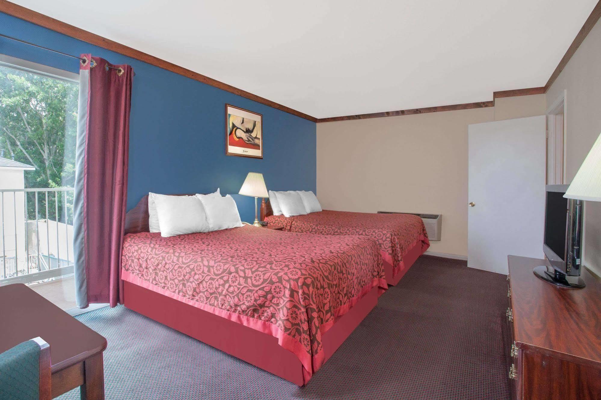 Days Inn By Wyndham Suites Φρέντερικσμπεργκ Εξωτερικό φωτογραφία